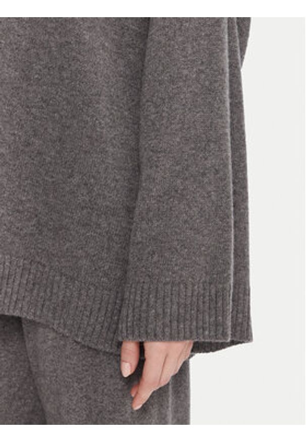 Kontatto Golf 3M0961C Szary Relaxed Fit. Typ kołnierza: golf. Kolor: szary. Materiał: syntetyk