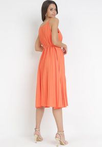 Born2be - Pomarańczowa Plisowana Sukienka Midi ze Sznurkiem w Talii Eidas. Kolor: pomarańczowy. Materiał: materiał, tkanina. Długość rękawa: na ramiączkach. Sezon: lato. Długość: midi #3
