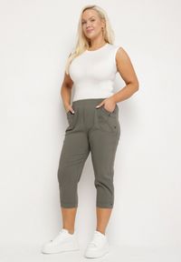 Born2be - Zielone Spodnie z Wiskozą i Ozdobnymi Guzikami Lireza. Okazja: na co dzień. Kolor: zielony. Materiał: wiskoza. Styl: klasyczny, casual #3