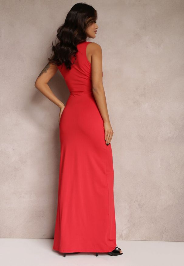 Renee - Czerwona Marszczona Sukienka z Ozdobnym Rozcięciem Alphophe. Typ kołnierza: dekolt w kształcie V, dekolt kopertowy. Kolor: czerwony. Wzór: aplikacja. Typ sukienki: kopertowe, dopasowane. Styl: elegancki