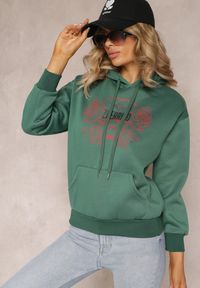 Renee - Zielona Modna Bluza z Nadrukiem i Kapturem Ozdobiona Nadrukiem Arinalu. Kolor: zielony. Materiał: polar. Wzór: aplikacja, nadruk #5