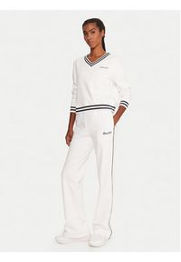 Guess Jeans Spodnie dresowe W5YB32 K68I4 Biały Regular Fit. Kolor: biały. Materiał: bawełna #4