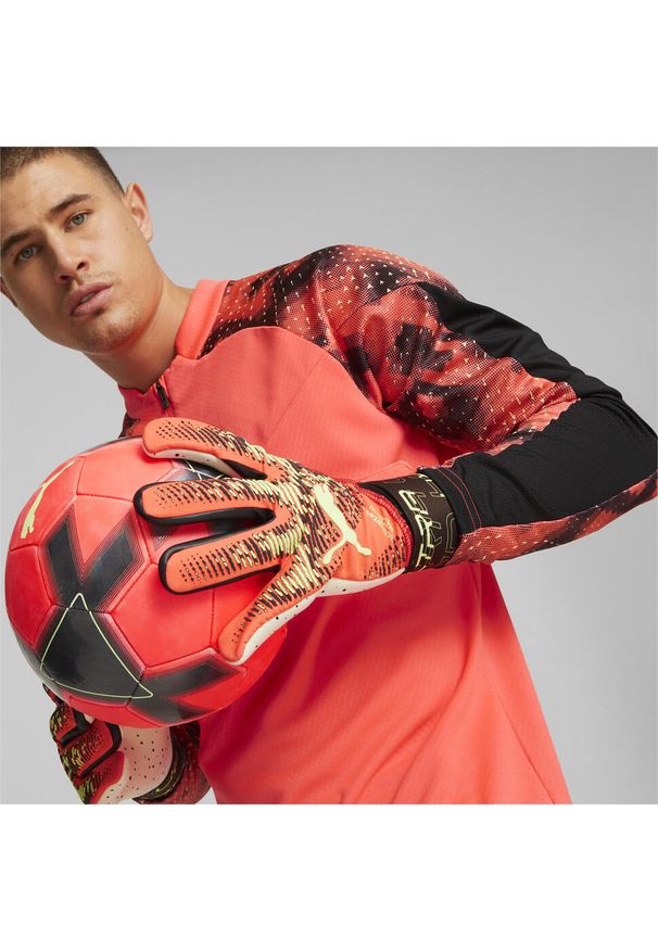 Puma - Rękawice bramkarskie PUMA Ultra Ultimate 1 NC. Kolor: wielokolorowy, żółty, pomarańczowy. Sport: piłka nożna