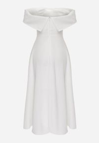 Renee - Biała Rozkloszowana Sukienka Koktajlowa VICES z Hiszpańskim Dekoltem Neamerianne. Okazja: na wesele, na ślub cywilny. Typ kołnierza: dekolt hiszpanka. Kolor: biały. Materiał: lakier, poliester. Typ sukienki: rozkloszowane. Styl: wizytowy #2