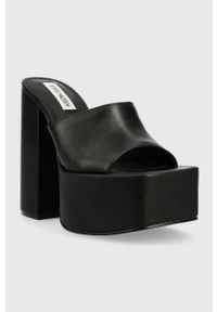 Steve Madden klapki skórzane Trixie damskie kolor czarny na słupku SM11002169. Kolor: czarny. Materiał: skóra. Wzór: gładki. Obcas: na słupku. Wysokość obcasa: średni #3