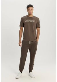 Guess - GUESS Brązowy męski t-shirt Arlo. Kolor: brązowy #6