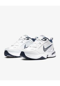 Sneakersy męskie Nike Air Monarch IV. Okazja: na co dzień. Kolor: biały. Materiał: skóra, syntetyk. Szerokość cholewki: normalna. Sport: fitness #4