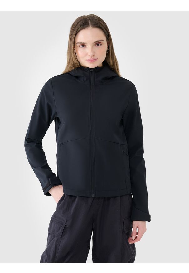 4f - 4F Kurtka softshell wiatroodporna membrana 5000 damska - czarna XS. Typ kołnierza: kaptur. Kolor: czarny. Materiał: softshell. Technologia: Windstopper. Sezon: zima
