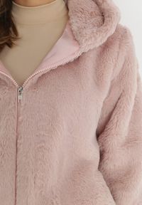 Born2be - Jasnoróżowa Kurtka Futerko Teddy Oversize Denon. Typ kołnierza: kaptur. Kolor: różowy. Materiał: futro. Sezon: zima, jesień #2