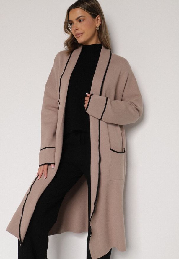 Born2be - Beżowy Długi Niezapinany Kardigan Ozdobiony Lamówką Veritusa. Okazja: na co dzień. Kolor: beżowy. Materiał: jeans. Długość: długie. Wzór: aplikacja. Styl: klasyczny, casual