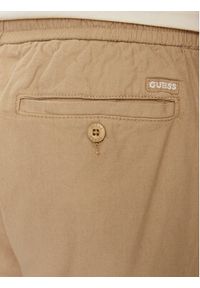 Guess Szorty materiałowe Mick M4GD02 WFBXA Khaki Regular Fit. Kolor: beżowy. Materiał: bawełna #4