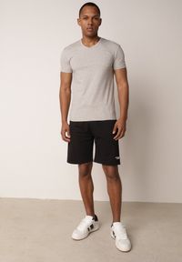 Born2be - Czarne Dresowe Szorty Sportowe z Bawełną i Kieszeniami na Suwak Rharanin. Okazja: do domu, na co dzień. Kolor: czarny. Materiał: bawełna, dresówka. Styl: sportowy #7