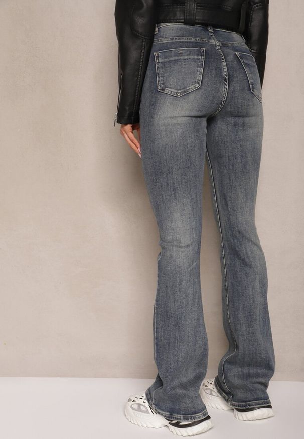 Renee - Granatowe Jeansy z Bawełny o Fasonie Dzwonów Divinea. Stan: podwyższony. Kolor: niebieski