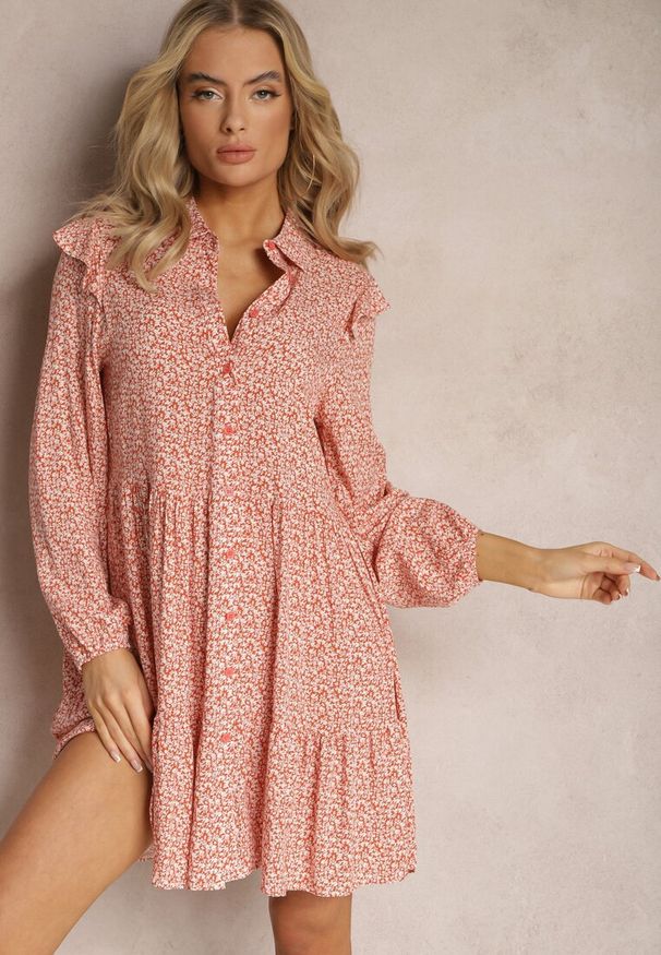 Renee - Różowa Mini Sukienka o Rozkloszowanym Kroju w Kwiaty z Falbankami Limrena. Typ kołnierza: kołnierz z falbankami. Kolor: różowy. Wzór: kwiaty. Sezon: lato. Długość: mini
