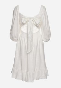 Born2be - Biała Rozkloszowana Sukienka z Wiskozą i Lnem z Gumką w Talii Falbanką i Podszewką Vilemia. Okazja: na co dzień. Kolor: biały. Materiał: len, wiskoza. Typ sukienki: rozkloszowane, proste. Styl: casual #3