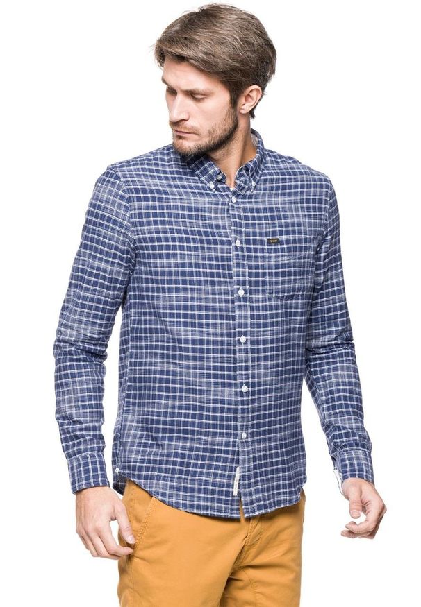 Lee - KOSZULA LEE BUTTON DOWN WASHED BLUE L880IOLR. Typ kołnierza: button down. Długość rękawa: długi rękaw. Długość: długie. Wzór: kratka. Styl: elegancki