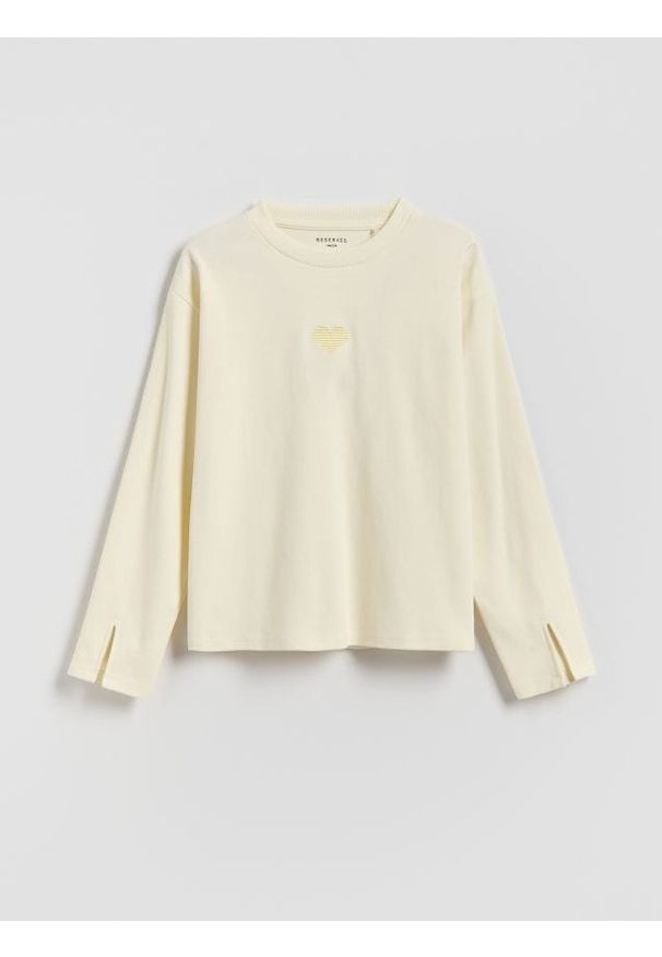Reserved - Koszulka z haftem - kremowy. Kolor: kremowy. Materiał: bawełna. Wzór: haft