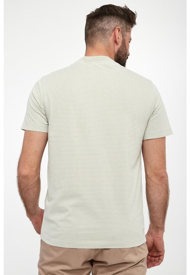Burberry - T-shirt męski w paski BURBERRY. Wzór: paski