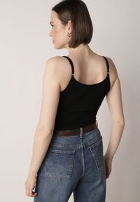 Born2be - Czarny Top na Ramiączkach z Prążkowanej Tkaniny z Bawełny z Guzikami Bermisa. Okazja: na co dzień. Kolor: czarny. Materiał: bawełna, tkanina, prążkowany. Długość rękawa: na ramiączkach. Styl: elegancki, casual #2