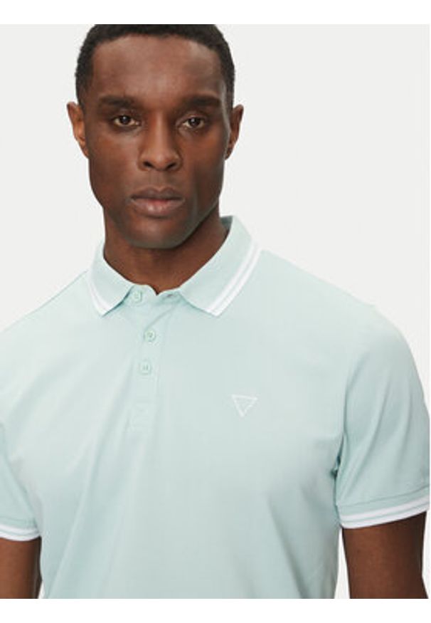 Guess Polo M2GP34 KARS0 Zielony Regular Fit. Typ kołnierza: polo. Kolor: zielony. Materiał: bawełna, syntetyk