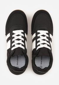 Born2be - Czarne Sneakersy Kultowe Tenisówki z Marszczeniem przy Pięcie Rhodophine. Okazja: na co dzień. Kolor: czarny. Materiał: jeans. Szerokość cholewki: normalna. Wzór: gładki #5