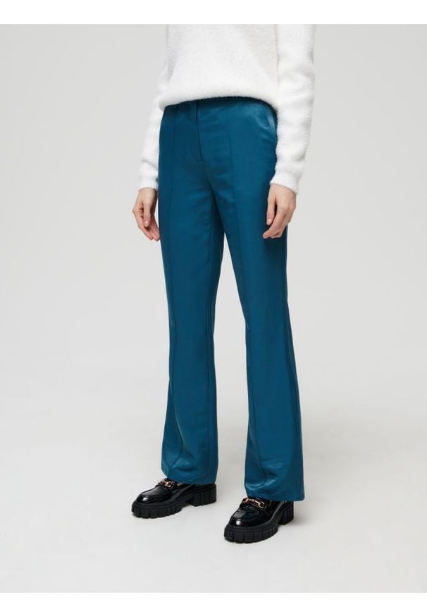 Sinsay - Spodnie flare - zielony. Kolor: zielony