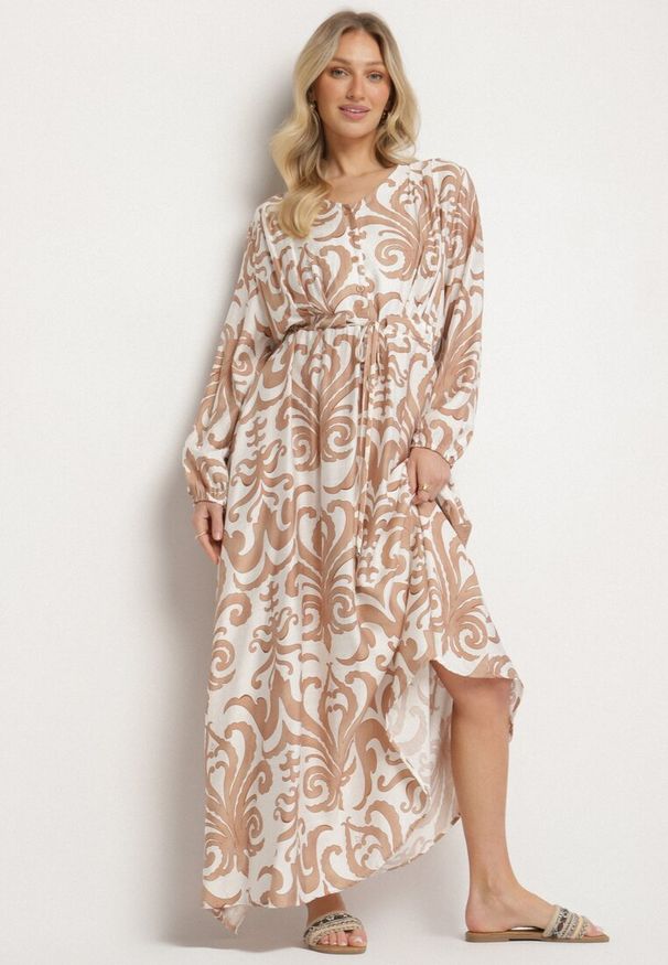 Born2be - Jasnobeżowa Rozkloszowana Sukienka z Wiskozą z Wiązaniem w Abstrakcyjny Wzór Ridimarelle. Okazja: na co dzień, na spacer. Typ kołnierza: dekolt w serek. Kolor: beżowy. Materiał: wiskoza. Długość rękawa: długi rękaw. Styl: elegancki, casual