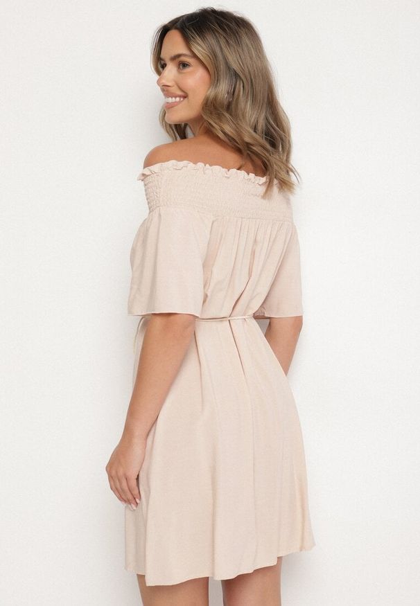 Born2be - Beżowa Sukienka z Wiskozą Bawełną Hiszpańskim Dekoltem i Sznurkiem Lilarenne. Okazja: na co dzień. Kolor: beżowy. Materiał: bawełna, wiskoza. Sezon: lato. Styl: casual, elegancki