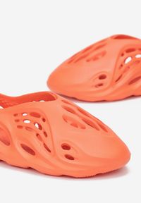 Born2be - Pomarańczowe Gumowe Sneakersy z Wycięciami Semelia. Zapięcie: bez zapięcia. Kolor: pomarańczowy. Materiał: guma. Szerokość cholewki: normalna #4
