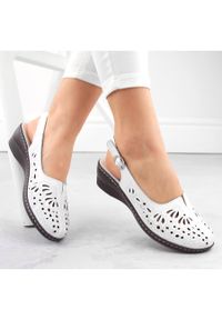 Skórzane komfortowe sandały damskie pełne ażurowe białe T.Sokolski L24-27. Kolor: biały. Materiał: skóra. Wzór: ażurowy #5