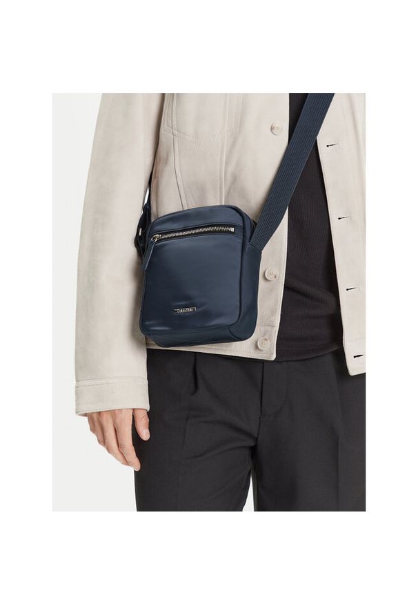 Saszetka Calvin Klein. Kolor: niebieski. Materiał: nylon