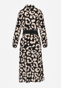 Renee - Czarna Sukienka Koszulowa w Cętki z Paskiem Canahy. Okazja: do pracy, na spotkanie biznesowe. Typ kołnierza: dekolt w kształcie V. Kolor: czarny. Materiał: wiskoza, tkanina. Typ sukienki: koszulowe. Styl: klasyczny, biznesowy #4