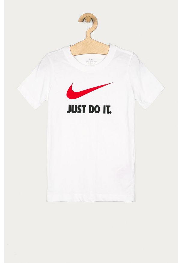 Nike Kids - T-shirt dziecięcy 122-170 cm. Okazja: na co dzień. Kolor: biały. Materiał: bawełna, dzianina. Wzór: nadruk. Styl: casual