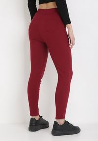 Born2be - Bordowe Spodnie Skinny Aeliyah. Kolor: czerwony. Materiał: polar. Długość: długie. Wzór: aplikacja #6