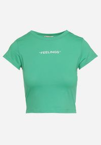 Born2be - Zielony Dopasowany T-shirt Cropped z Napisem z Pzodu Yaloena. Okazja: na co dzień. Kolor: zielony. Materiał: jeans, materiał. Wzór: napisy. Styl: casual, elegancki, wizytowy #4