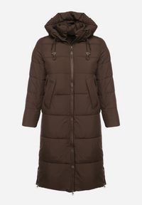 Born2be - Brązowa Długa Kurtka Pikowana z Kapturem i Bocznymi Suwakami Mevoressa. Okazja: na spacer, na co dzień. Typ kołnierza: kaptur. Kolekcja: plus size. Kolor: brązowy. Materiał: dzianina, jeans, poliester. Długość: długie. Styl: casual #6