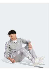 Adidas - adidas Spodnie dresowe Essentials Fleece 3-Stripes Cuff IJ6494 Szary Regular Fit. Kolor: szary. Materiał: bawełna