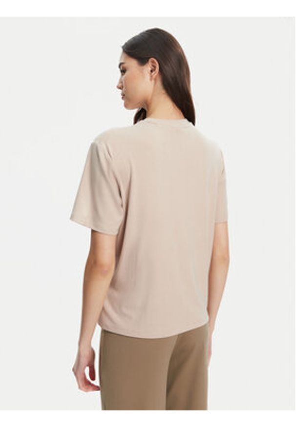 Guess T-Shirt V5YI05 KCOA2 Beżowy Regular Fit. Kolor: beżowy. Materiał: wiskoza