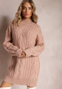 Renee - Ciemnoróżowy Długi Sweter o Luźnym Kroju z Warkoczykowym Splotem Penerria. Kolor: różowy. Długość: długie. Wzór: ze splotem. Sezon: jesień, zima #5