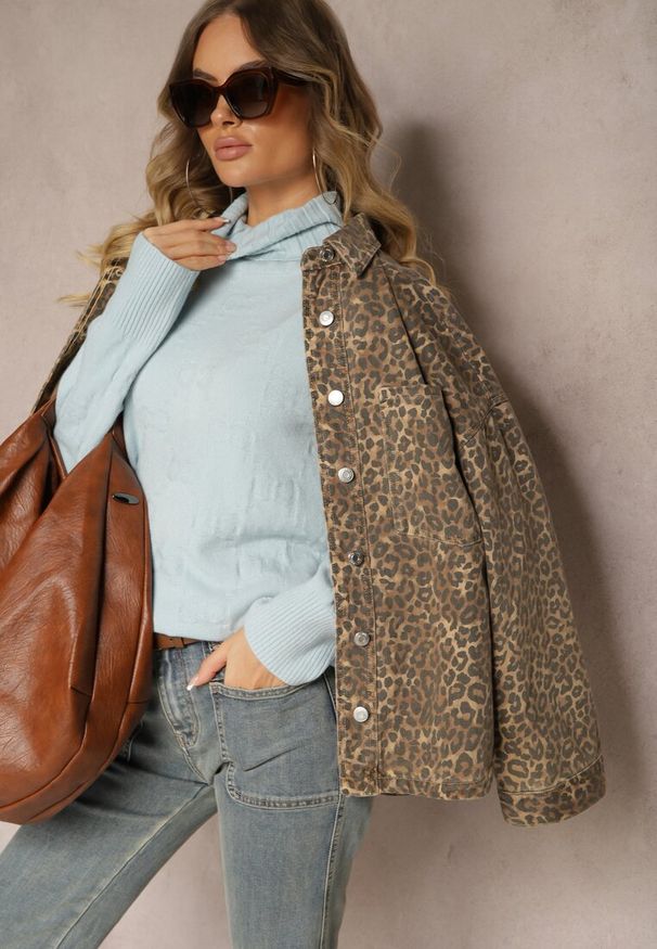 Renee - Jasnoniebieski Golf o Klasycznym Kroju Savelle. Okazja: na co dzień. Typ kołnierza: golf. Kolor: niebieski. Materiał: jeans. Długość rękawa: długi rękaw. Długość: długie. Styl: klasyczny