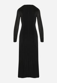 Born2be - Czarna Długa Sukienka z Ozdobnym Dekoltem i Biżuteryjnymi Detalami Nerosha. Kolor: czarny. Długość rękawa: długi rękaw. Styl: klasyczny, elegancki. Długość: maxi #4