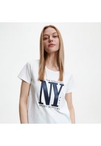 Reserved - Bawełniany t-shirt - Kremowy. Kolor: kremowy. Materiał: bawełna #1