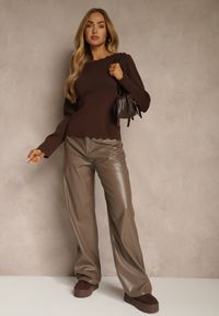 Renee - Brązowy Sweter z Wiskozą i Ozdobną Falbanką Mevidella. Okazja: na co dzień. Kolor: brązowy. Materiał: wiskoza. Styl: casual, klasyczny #5