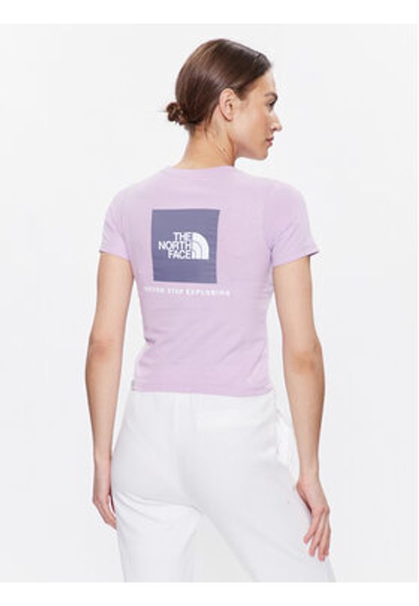 The North Face T-Shirt Redbox NF0A82EB Fioletowy Relaxed Fit. Kolor: fioletowy. Materiał: bawełna