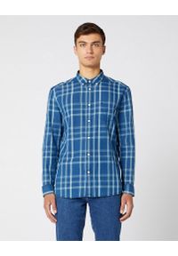 Wrangler - KOSZULA MĘSKA WRANGLER LS 1PKT BUTTON DOWN BLUE TOPAZ W5A36CB12. Typ kołnierza: button down