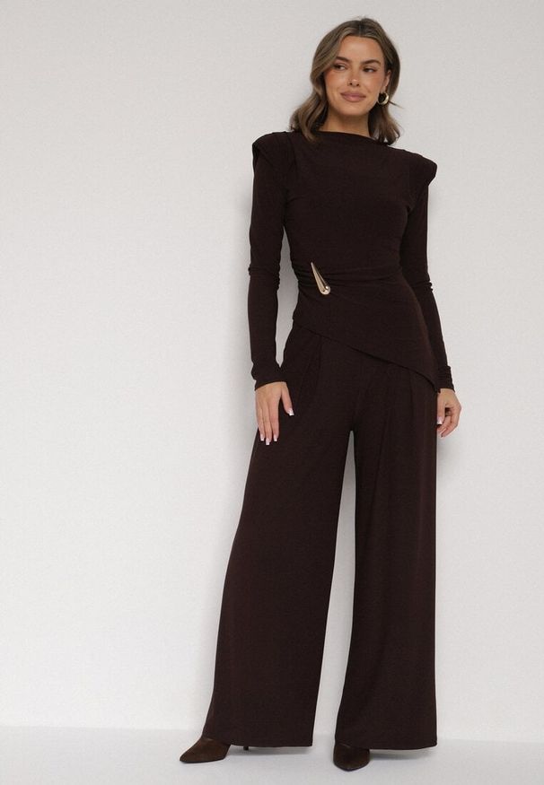 Born2be - Brązowy Elegancki Komplet Szerokie Spodnie i Bluzka z Usztywnianymi Ramionami Sewesta. Kolor: brązowy