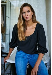 blue shadow - Bluzka Damska Bonne BS Czarny. Typ kołnierza: dekolt w karo. Kolor: czarny. Materiał: guma, wiskoza, tkanina. Długość rękawa: krótki rękaw. Wzór: grochy, gładki. Styl: boho #1