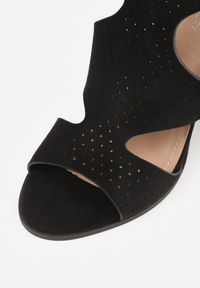 Renee - Czarne Sandały na Wysokim Słupku z Perforacją z Imitacji Zamszu Meeyah. Zapięcie: pasek. Kolor: czarny. Materiał: zamsz. Sezon: lato. Obcas: na słupku. Styl: elegancki, wizytowy. Wysokość obcasa: średni #8