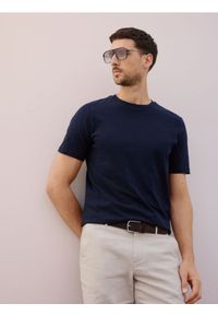 Reserved - T-shirt regular fit z lnem - granatowy. Kolor: niebieski. Materiał: len