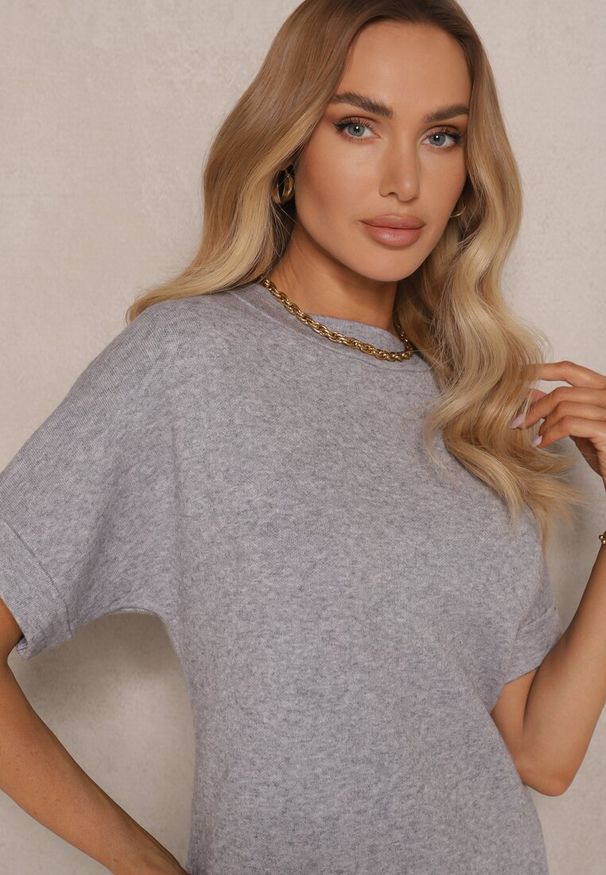 Renee - Szara Sukienka z Bawełną i Wiskozą Ozdobiona Przypinką Kwiatem 3D Zeiinia. Okazja: na spotkanie biznesowe. Kolor: szary. Materiał: bawełna, wiskoza. Wzór: aplikacja, kwiaty. Typ sukienki: proste. Styl: biznesowy, elegancki, klasyczny